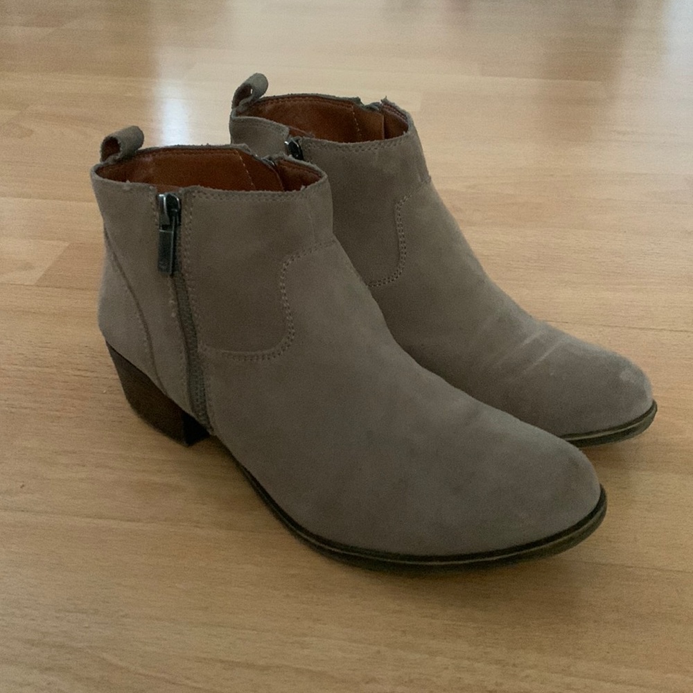 Lucky pull on ankle booties with zippers 7.5